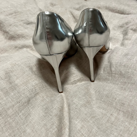 Manolo Blahnik Classic Platinum shoes, Women’s Euro 40, US 9, perfect condition! - Picture 4 of 11
